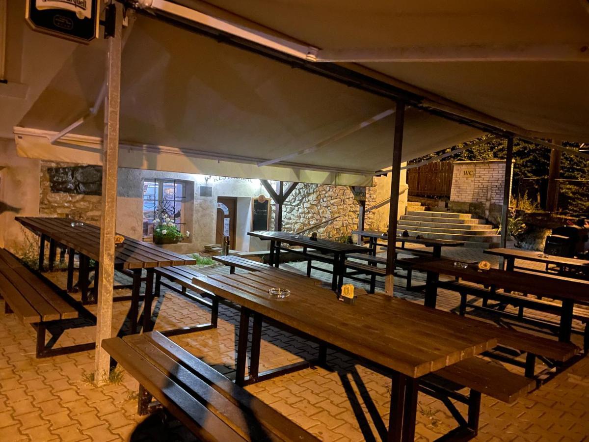 Penzion Na Zastávce Cesky Sternberk Exterior foto